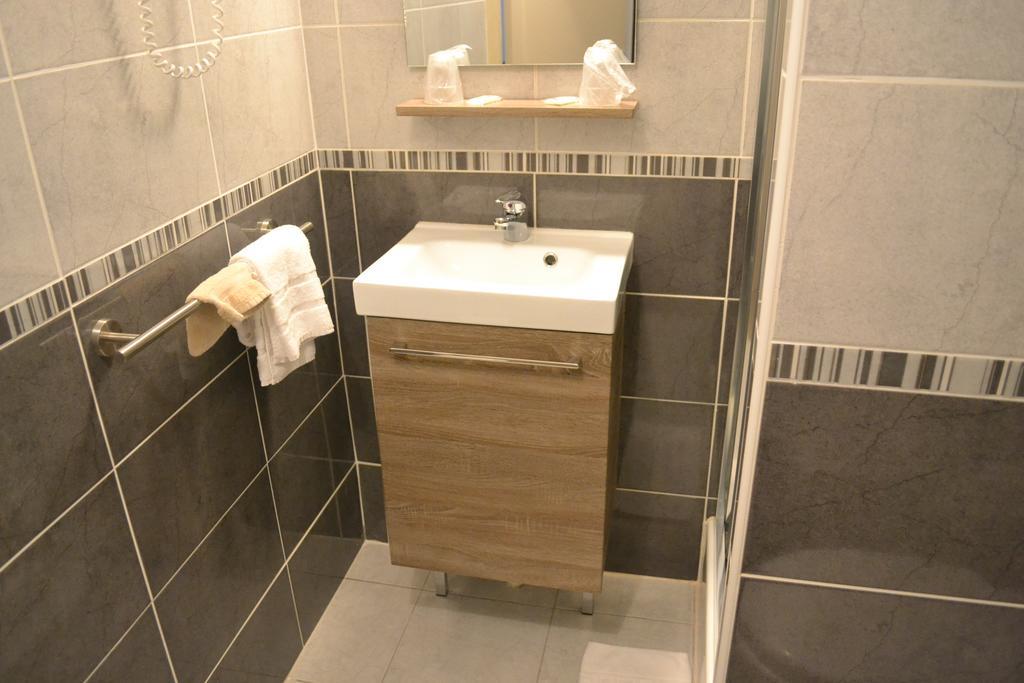 Hotel Le Carnot Bolbec Camera foto
