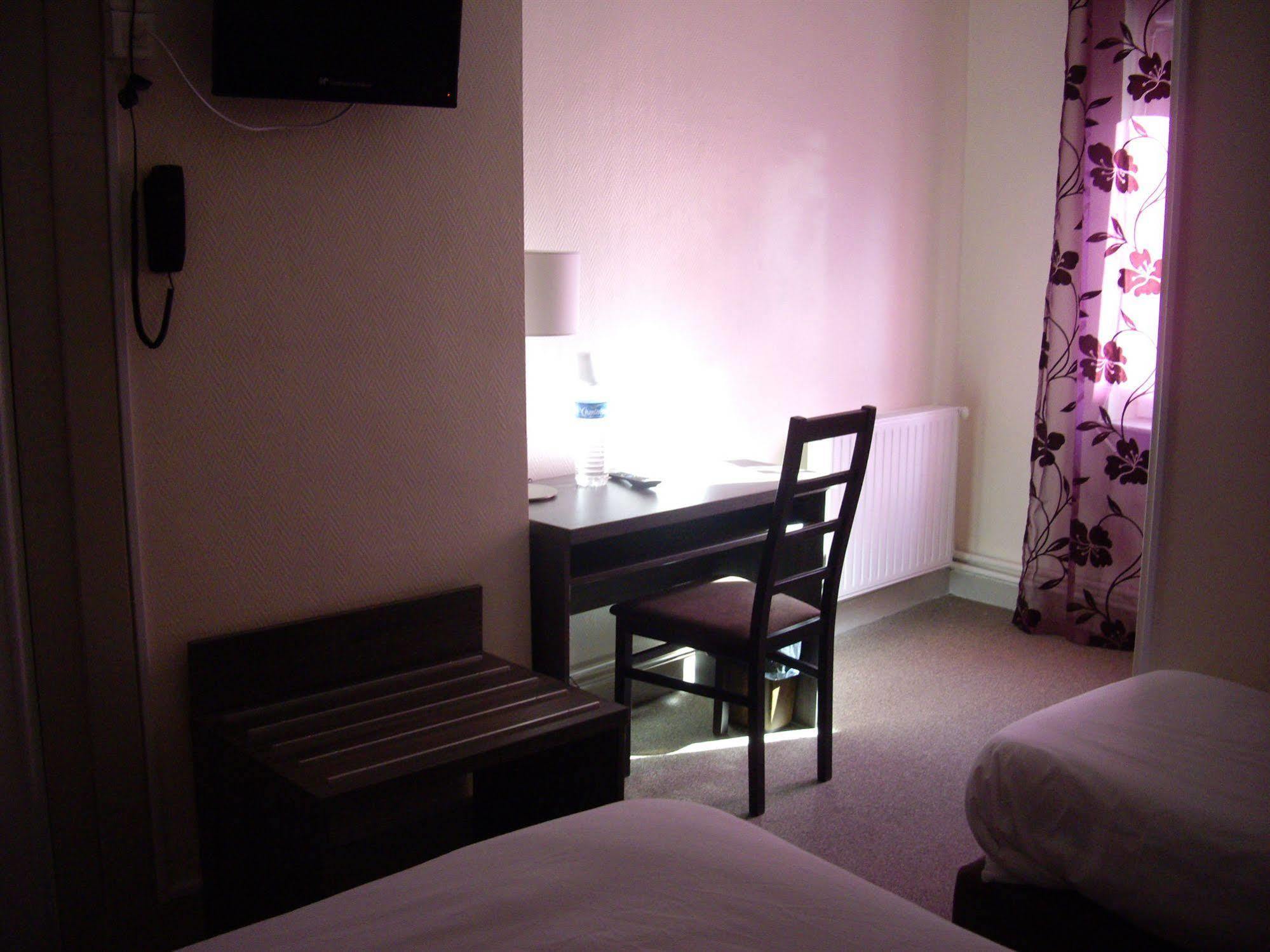 Hotel Le Carnot Bolbec Esterno foto